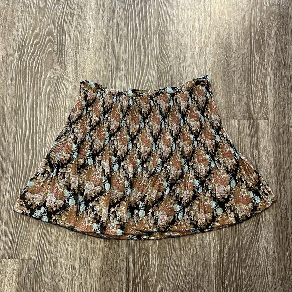 Buffalo David Bitton Lisinda Pleated Mini Skirt Sz Medium Boho Floral Print EUC - Picture 10 of 11